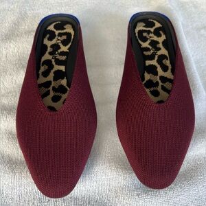 Rothy’s Almond Demi Black Cherry size 6.5
